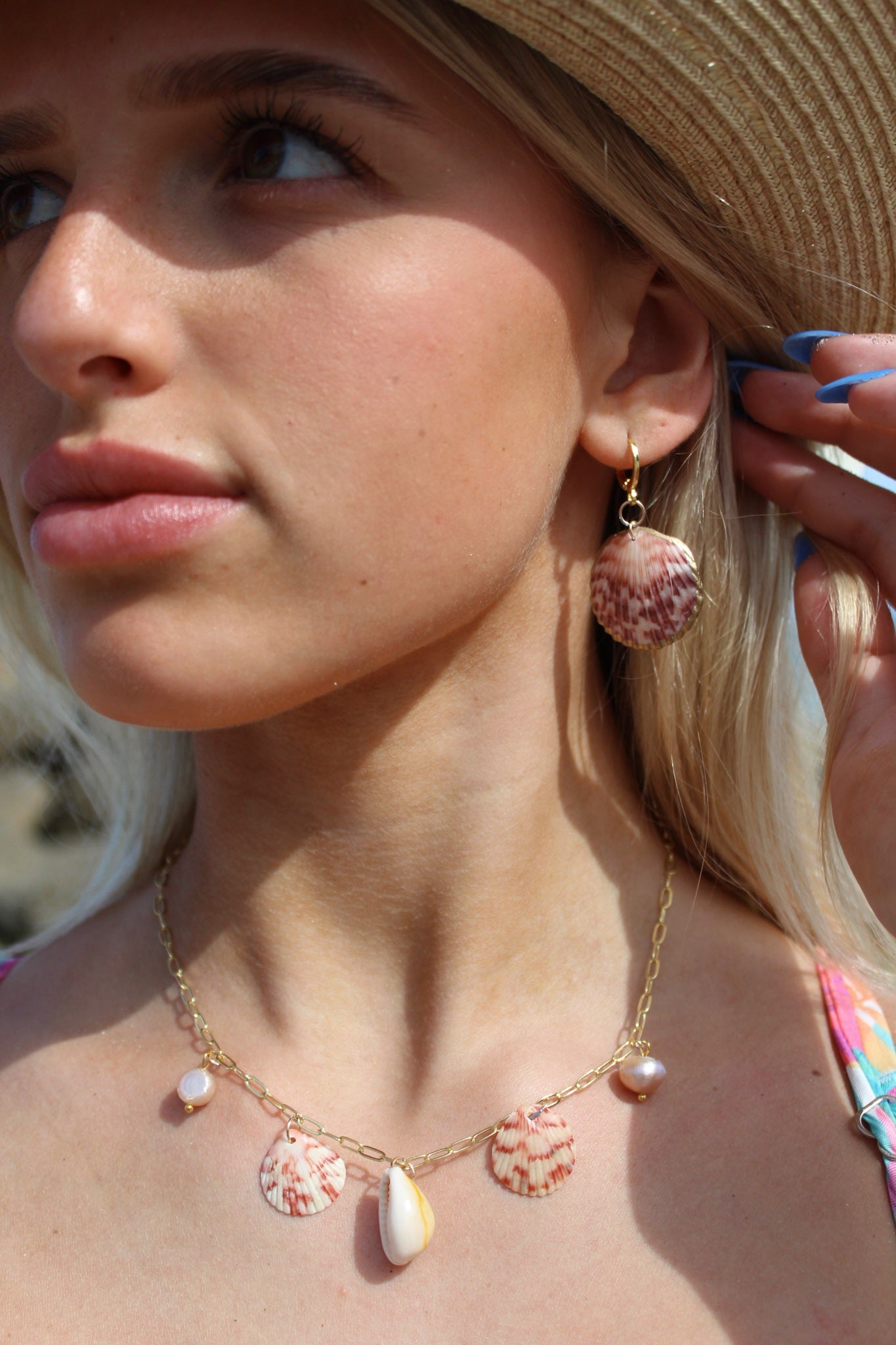 Baby scallop shell mini hoop earrings