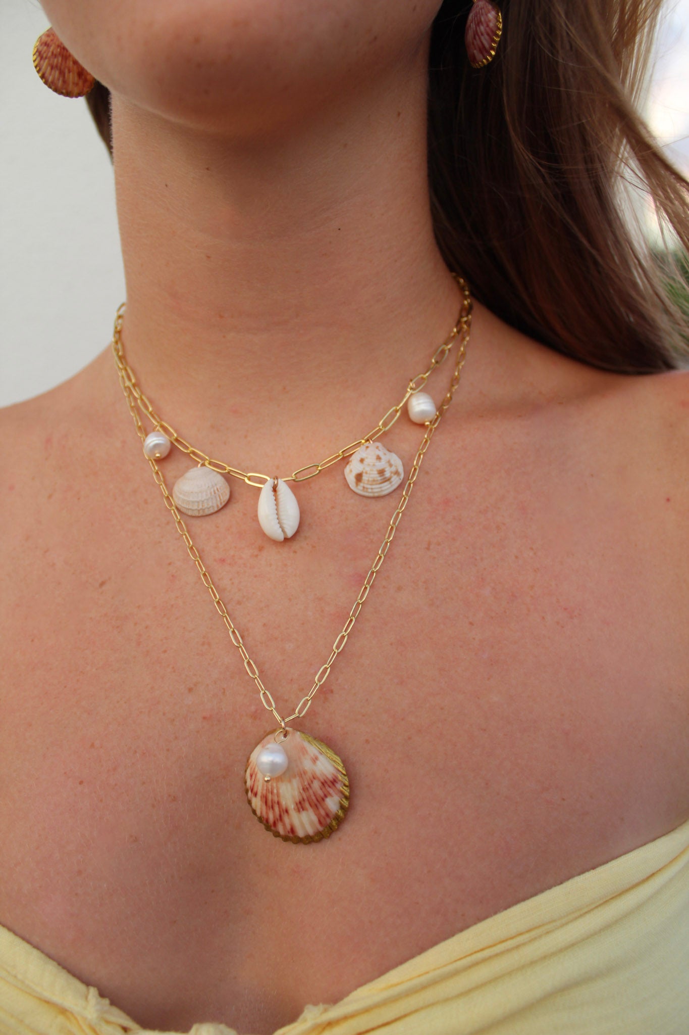 Large scallop shell with pearl necklace