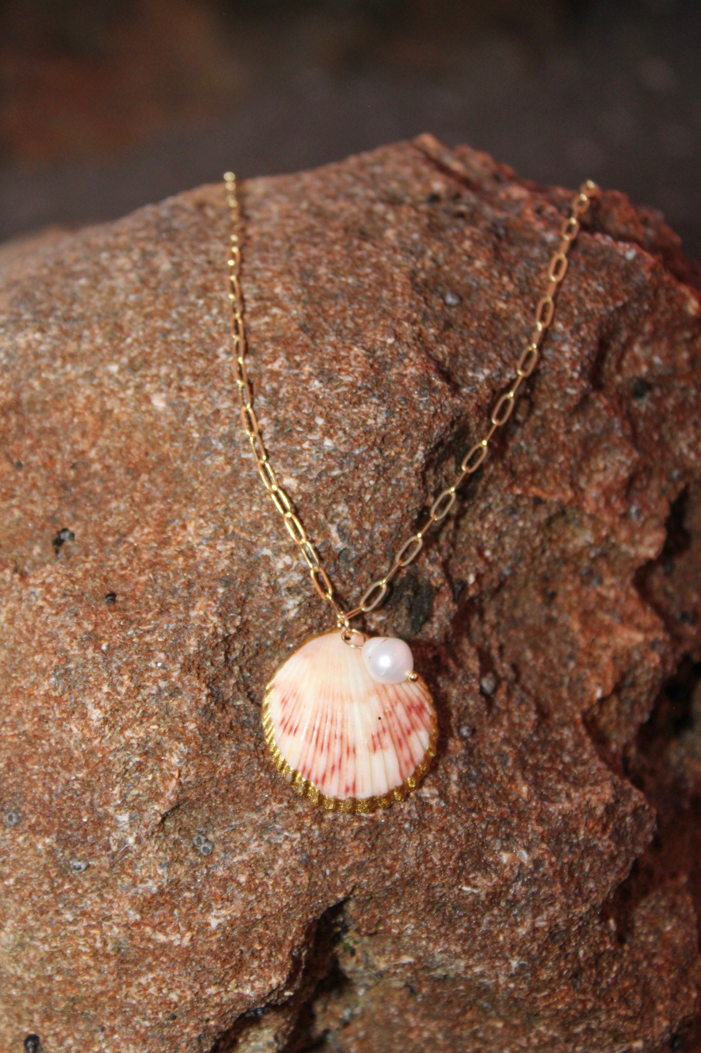 Large scallop shell with pearl necklace